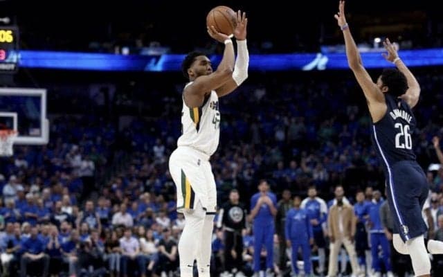 ジャズが敵地でマブスとの第1戦に勝利…後半にミッチェルが躍動／NBAプレーオフ