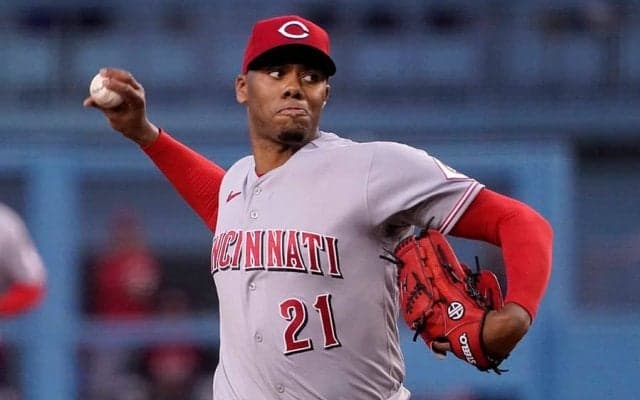 【MLB】メジャー新記録の「100マイル超を39球」　“デグロム超え”22歳新人が「エグすぎる」