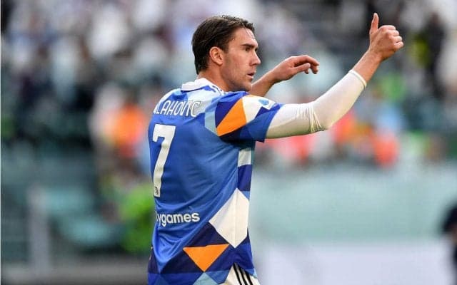 「キャプテン翼みたい」ヘッド、ヘッド、オーバーヘッドからヘッド! ヴラホビッチの劇的ゴールに「ゲームでも難しい連携」