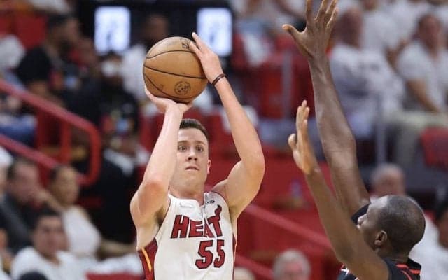 第1シードのヒートが好調発進…ロビンソンの3Pでホークスに快勝／NBAプレーオフ
