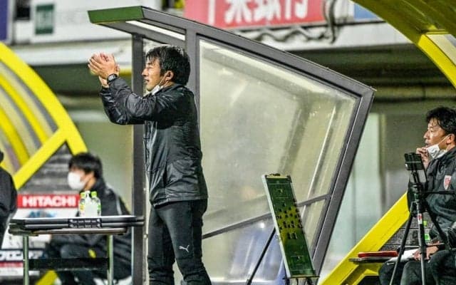 柏戦で京都ベンチから「紙２枚の謎の指示」！ 紙に書かれた「名前と数字」が示すものとは？