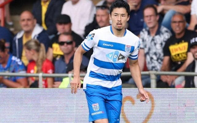 中山雄太の“着こなし”に「めっちゃかっこいいです！」ズヴォレのオフィシャルスーツ撮影に2人の日本人選手が参加