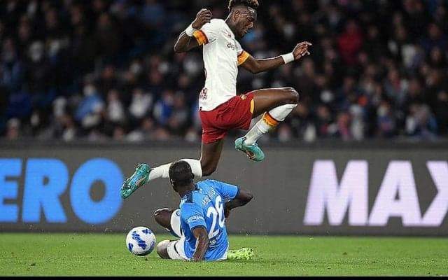 白熱の太陽デルビーは痛み分け…ローマが後半AT弾で12戦無敗継続!　ナポリは逆転優勝遠のく《セリエA》