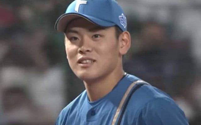 猛烈加速からの“完全空中キャノン”　一塁にぶっ刺した21歳は「肩強すぎて笑い出た」