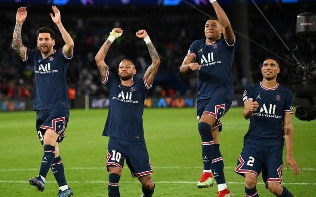 メッシやムバッペと密室で…世界一ラッキーな女性にサッカー好きが続々妬み「代わってくれ！」