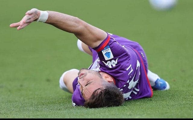 フィオレンティーナの10番カストロヴィッリが左ヒザに重傷