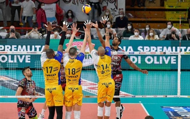 出場停止に、罰金。セリエAのプレーオフ ペルージャ対モデナは遺恨試合の様相へ