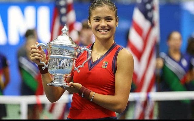 スパーズが新たなスーパースターの支持確保!　英女子テニス界の新星がエマ・ラドゥカヌがユニ着用で練習