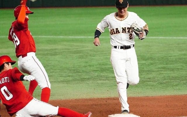 奇跡の“4-4-4”ゲッツーは「初めて見た」　0.3秒で完成させた美技が「天才すぎる」