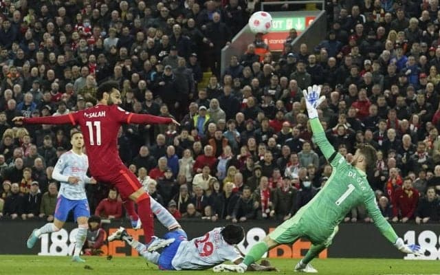 「息子を亡くしたクリスティアーノ・ロナウド」のため敵地・リバプールサポーターからの「鎮魂」！スタジアムの「前代未聞の光景」【リバプール対マンU】(1)