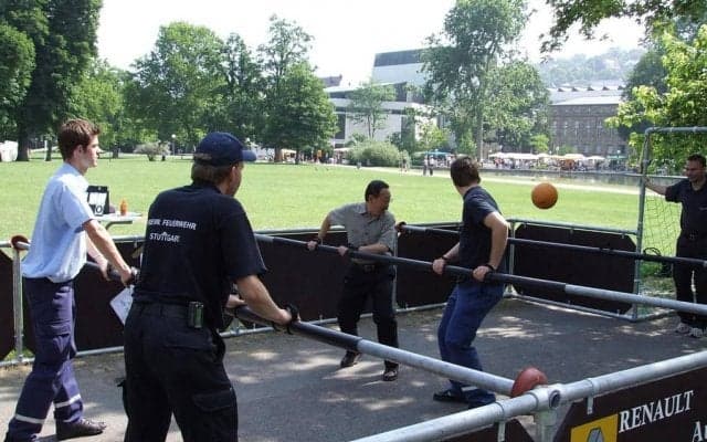 100年を超えて愛される「サッカーゲーム」の魅力(3)「生身の人間を使用」「30人対30人」　止まらない進化と「情熱」