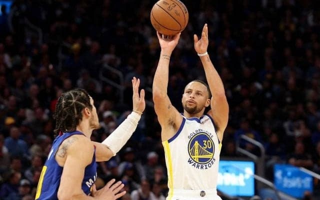 カリーが“史上最短”で30得点超え…新たなスモールラインナップでウォリアーズが2連勝