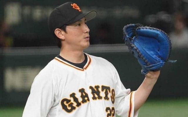 外野→ベンチまで投げた「バケモン肩すぎ」　小林誠司の大遠投に「惚れ惚れする」