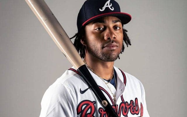 【MLB】衝撃の90m“超レーザービーム”が「なんて肩…」　右翼ポール際から「イチロー？」