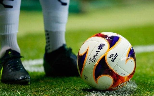 全員がキッカー候補?! 敗退間際のカップ戦後半ATに奇怪なトリックFKがロシアで爆誕!!