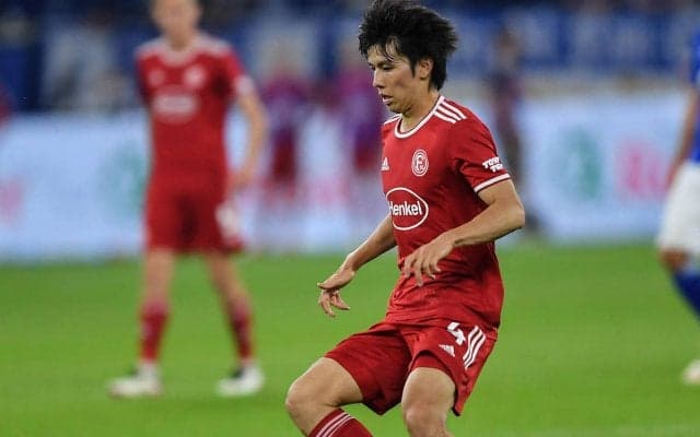 「いいパパになりそう」田中碧がデュッセルドルフの子供たちに“神対応“「川崎にいた時から変わらない」