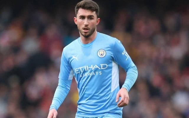 シティDFラポルテが同僚の“タトゥー” を品定め、エデルソンは「多いけど、かっこよくはない」