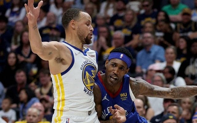 ベンチ出場で27得点を奪ったカリー…ウォリアーズが1回戦突破に王手／NBAプレーオフ