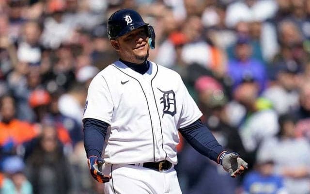 3冠王打者の背後が「クレイジーだ」　MLBの歴史的快挙目前に生まれた珍百景が米話題