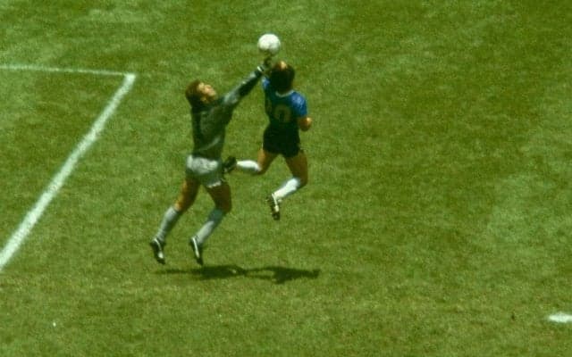 マラドーナの“神の手”＆“5人抜き”ユニフォーム、オークションで早速6億超えの入札