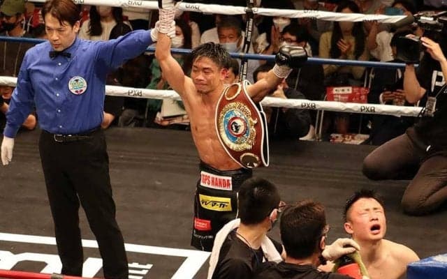 谷口将隆、2.3kg超過の石澤開に11回TKO勝ち！　強行開催の世界戦、不利な王者がV1成功