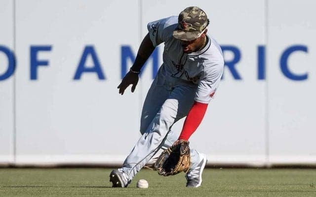 「イチロー彷彿だ！」と実況大興奮　右翼ポール際→三塁へ投げた超強肩スローが米話題