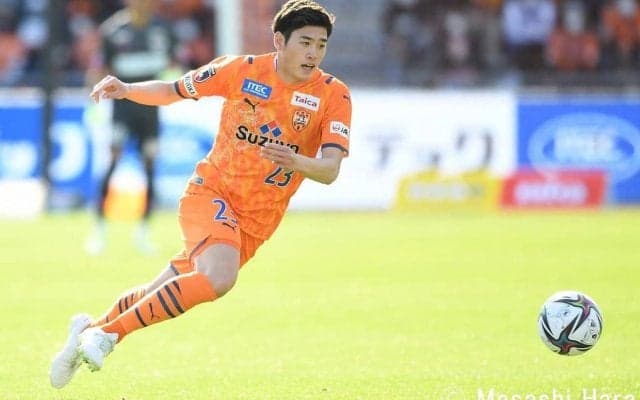 「未来の日本代表エース」清水エスパルスの20歳MFが「柔らかすぎるトラップ」!異常なボールコントロールでパントキックを「ビタ止め」