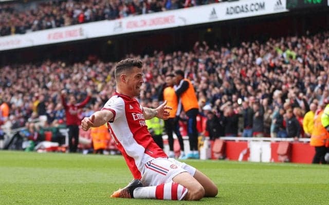 「これを夢見ていた」ファンと関係がこじれたジャカ、スーパーミドルをスタンドと喜び合う姿にアルテタ監督が感激「ファンのみんなにも感謝」