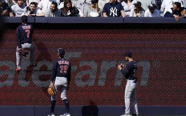 ヤンキースファンに敵軍選手が激怒＆口論　外野からゴミ投げ入れに「最悪のファンだ」