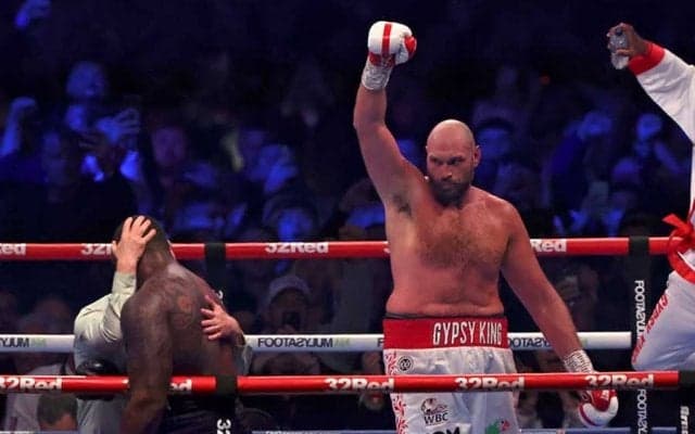 ボクシングヘビー級王者、115kg挑戦者を突き飛ばしたTKOに海外衝撃「なんて押し出しだ」