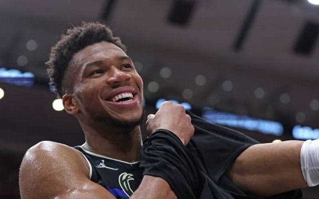 昨季覇者バックスが敵地シカゴで2連勝…アデトクンボが殊勲の働きを見せたアレンを絶賛