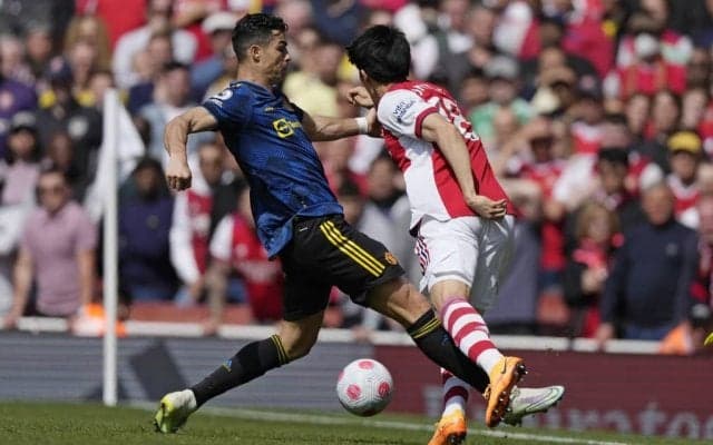 ｢トミカフー｣！アーセナル・冨安健洋「C・ロナウド翻弄シーン」が世界的話題に!日本代表DFが復帰戦で魅せた｢圧巻のドリブル｣テクニック