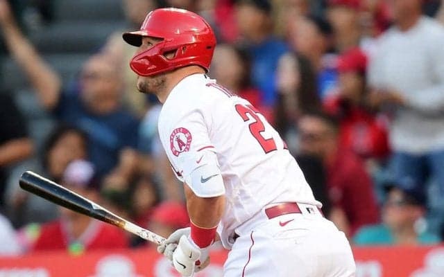 【MLB】トラウト、止めたバットで三塁打　激遅打球の“曲芸打ち”に米記者も反応「珍しい」
