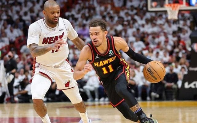 ヒートの強固な守備網に苦しむホークスのヤング「こんなにガードされるのは高校以来だ」