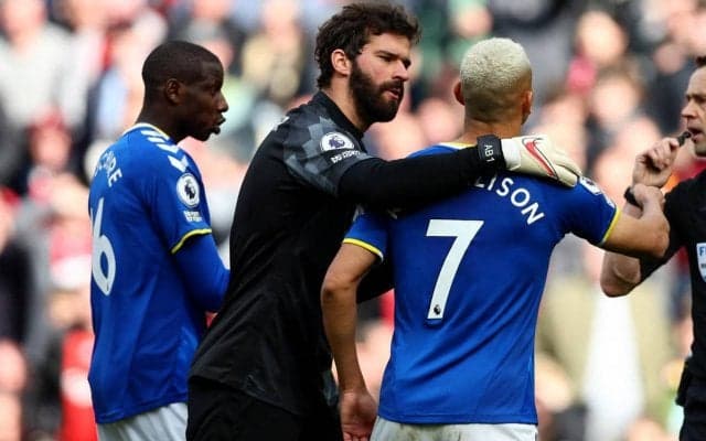 妻にも大ウケ！リバプールファンを沸かせたアリソンの相手GKいじりの反響拡がる