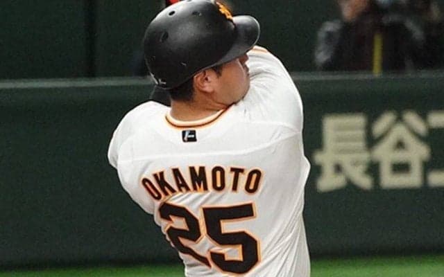 岡本和真が「めちゃくちゃ飛ばしてる」　スコアボード直撃の特大弾が「バケモンやろ」