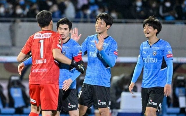 「写真集希望」も出るほどサポーター歓喜！ 川崎が「選手のプール写真を積極投稿」わざわざ宣言したワケ