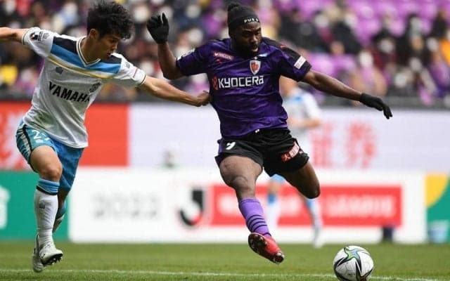 京都サンガ「得点ランキング1位」38歳FWが見せた「クライフターン」からの「ノールック」ゴール!!Jリーグ公式の「神編集」が話題に