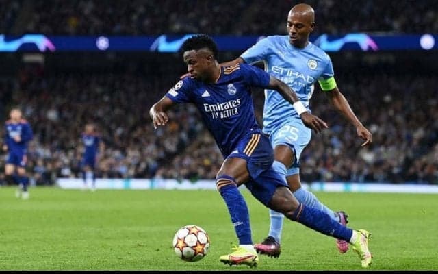 「ペップのリアクションが物語っている」ヴィニシウスがボールに触れずに相手を“股抜き”「ファンタスティックだ」