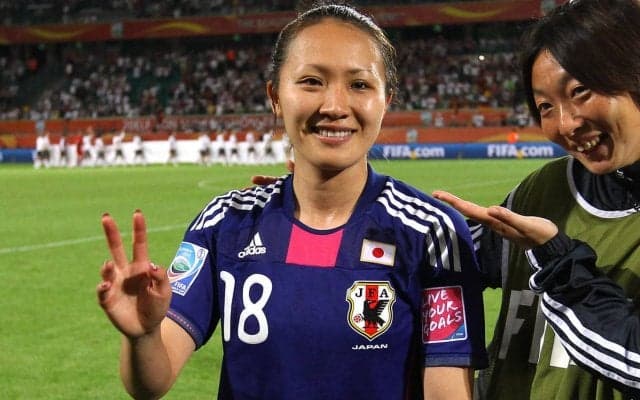 元なでしこMF丸山桂里奈が夫・本並健治とのウェディングフォトを公開「お2人素敵です」