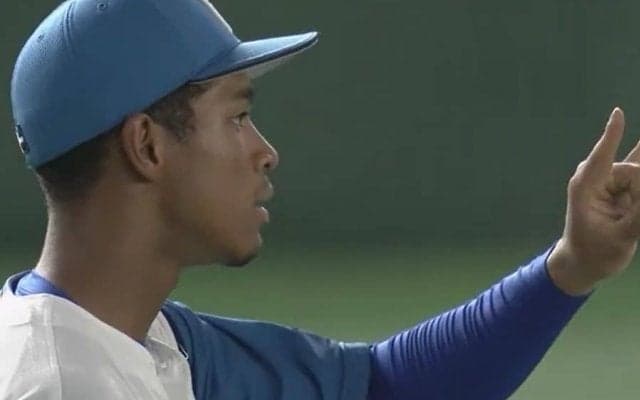 「やっぱ肩えぐい」日本ハム万波の“地を這う”強烈送球に驚愕「正確無比すぎる」