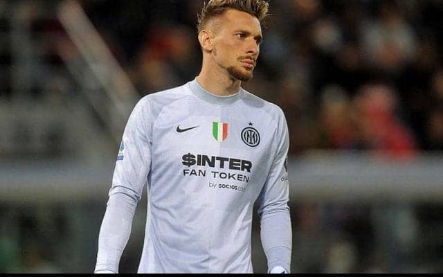 「泣きたいのはこっちだ！」インテルの控えGKがまさかのミス…スローイン空振りに批判集中「何してくれてるんだ」