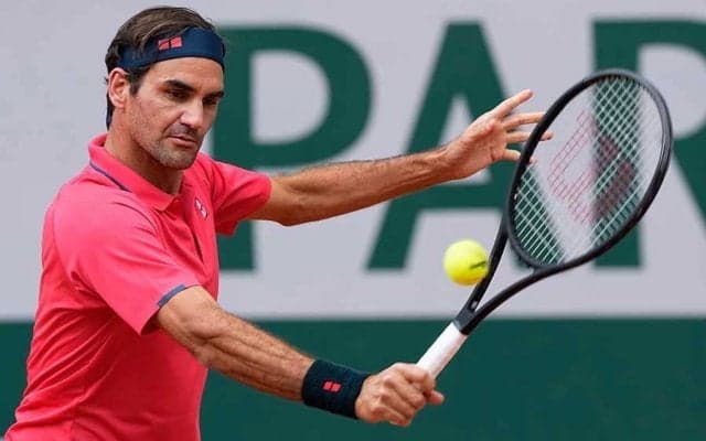 テニスの最強王者フェデラーに試合以上に汗かかせた女性　海外反響「2人とも可愛すぎ」