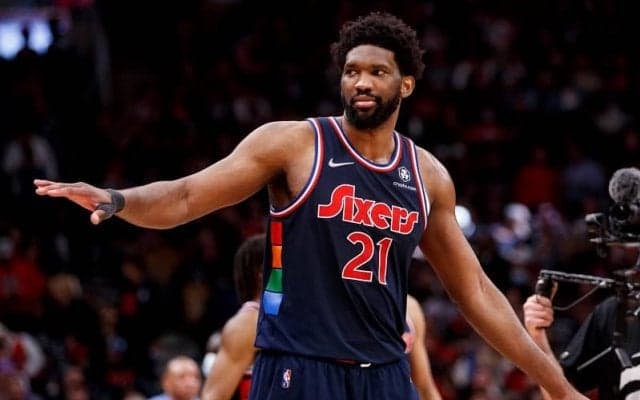 シクサーズに衝撃…大黒柱エンビードが右眼窩骨折と軽度の脳震盪のため無期限の離脱に