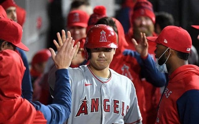 【MLB】大谷翔平は「頭小さいからこうなる」　HR後のカウボーイハット姿が「ボブルヘッド」