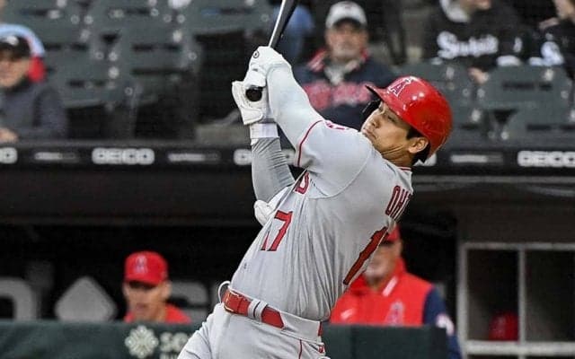 大谷翔平、頭の小ささが演出したベンチ内の珍事　日米ファン虜「たぶん前が見えてない」