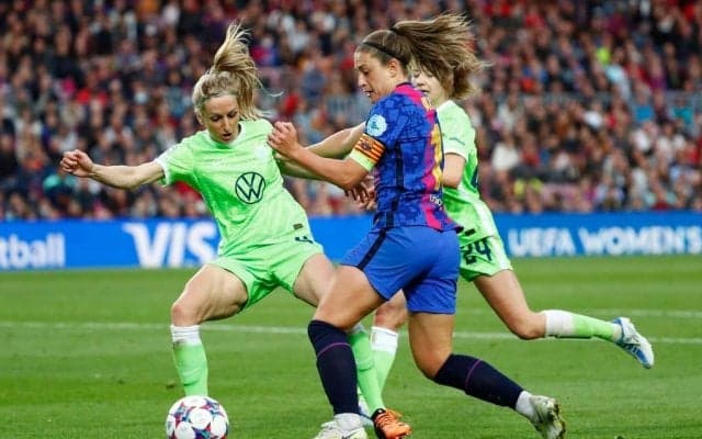 「すべてのサッカー選手の手本」となる対バルセロナ戦ヴォルフスブルクFWの姿【再考すべきストライカーの「パフォーマンス」】(3)