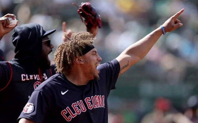 ボールボーイが敵選手を守る　必死のダイビングに米反響「契約しろ」「見ていて最高」