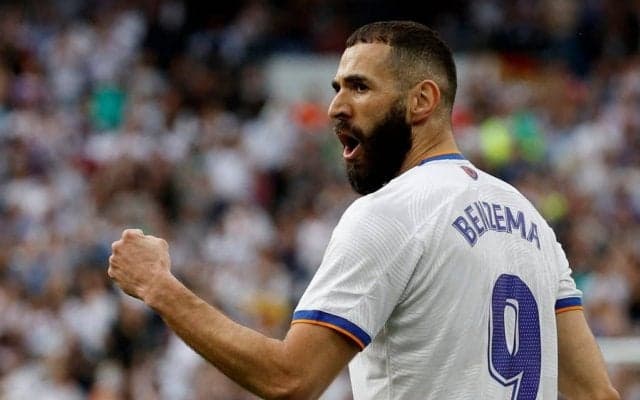 ｢優勝を決めたのはこの男｣!!カリム・ベンゼマ｢圧巻ゴール｣でレアル・マドリードの2シーズぶりラ・リーガ制覇を決める!アンチェロッティ監督も大記録を達成!