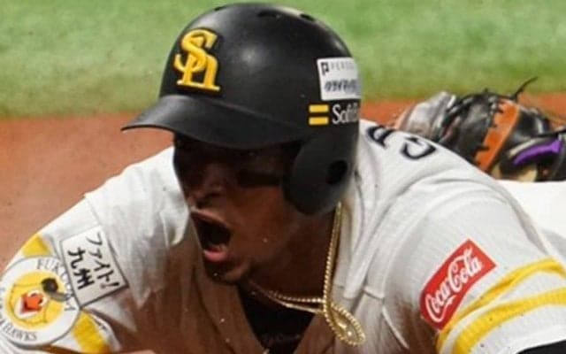 顔まで泥だらけの“5mヘッスラ”が「初めて見た」　痛恨アウトが「本当に可哀想」